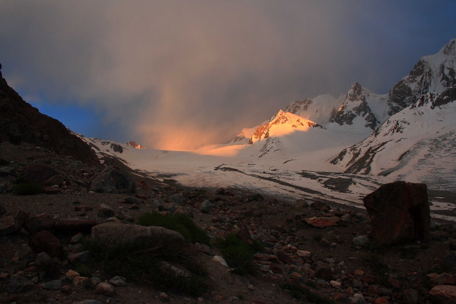 Glacier and snow peaks near Darkot Pass in the Hindu Kush